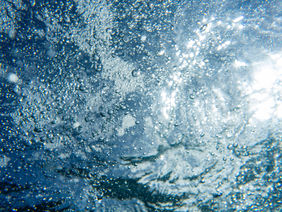 Unterwasseraufnahme und Luftblasen.