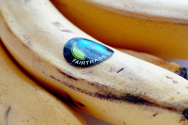 Banane mit Fairtrade-Siegel