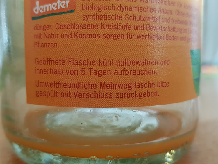 Auf diesem Etikett ist kein Symbol für Mehrwegflaschen aufgedruckt. Aber in der Beschreibung steht, dass dies trotzdem eine Mehrwegflasche ist. 